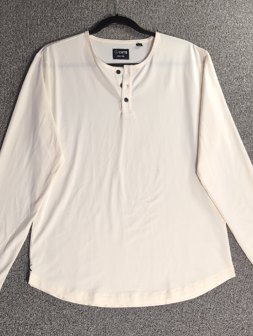 Cuts Clothing Curve-Hem Long Sleeve Henley Size Medium in Cream